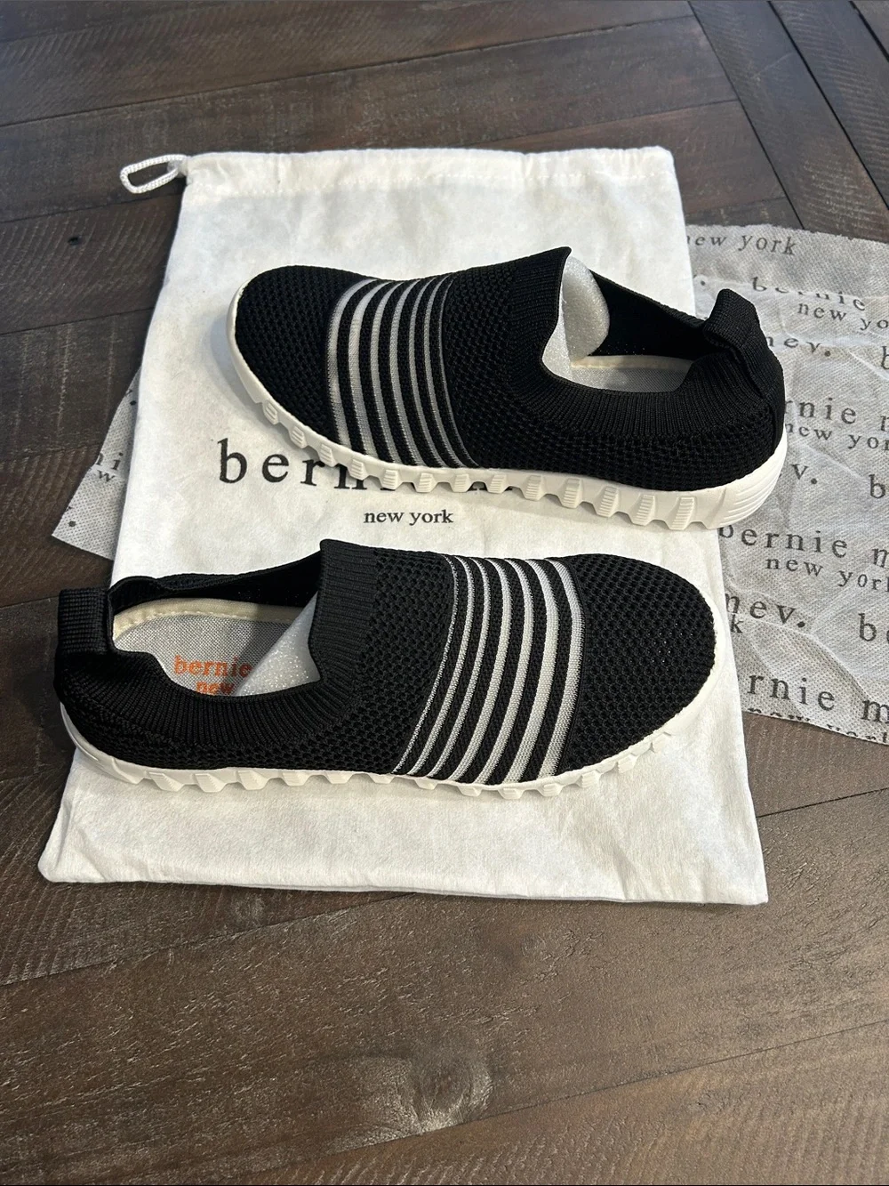 bernie mev. lightweight knit